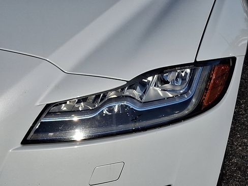 Used 2020 Jaguar XF Premium image 9