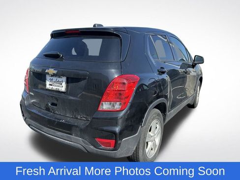 Used 2020 Chevrolet Trax LS w/ Tint and Cruise Package FWD image 5