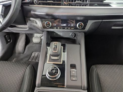 Used 2022 Mitsubishi Outlander ES image 27