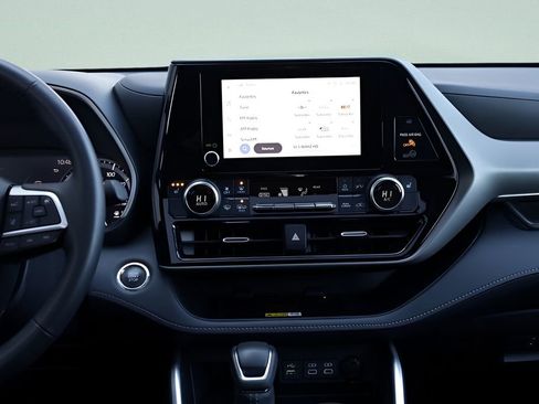 Used 2023 Toyota Highlander XLE image 37