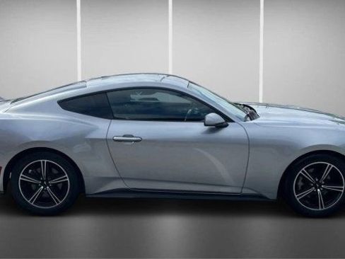 Used 2024 Ford Mustang Coupe RWD image 4