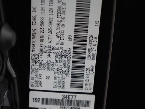 Used 2025 Toyota Sequoia Capstone image 32