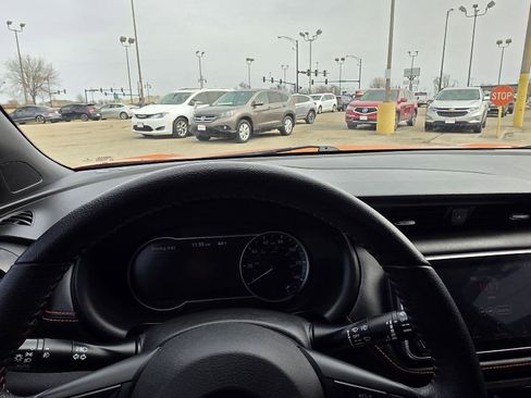 Used 2020 Nissan Kicks SR image 25