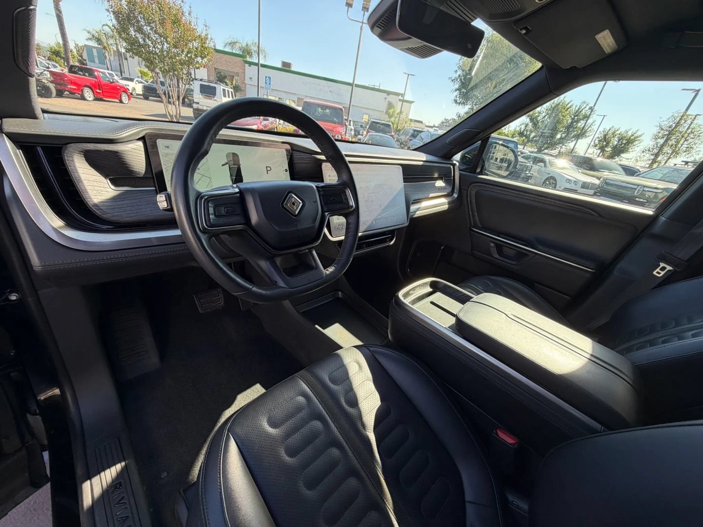 Used 2025 Rivian R1S Adventure Dual AWD/4WD image 29
