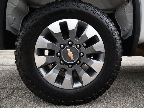 Used 2022 Chevrolet Silverado 2500 Custom AWD/4WD image 23