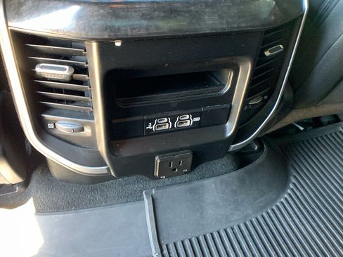 Used 2020 RAM 1500 Big Horn AWD/4WD image 25