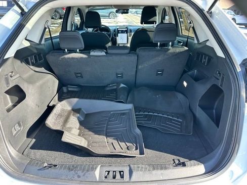 Used 2024 Ford Edge SE image 7