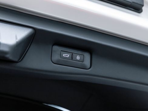 Certified 2024 Ferrari Purosangue AWD/4WD image 33