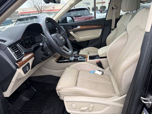 Used 2023 Audi Q5 e Premium Plus w/ Premium Plus Package image 5