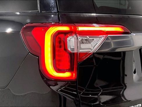 Used 2023 GMC Acadia SLE w/ LPO, Black Accent Package image 41