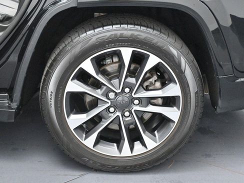 Used 2023 Jeep Grand Cherokee L Overland w/ Luxury Tech Group IV AWD/4WD image 42