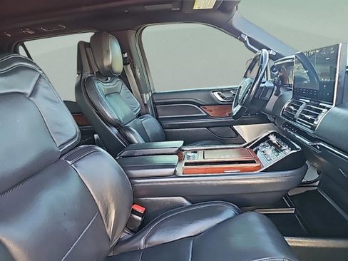 Used 2022 Lincoln Navigator Reserve image 36