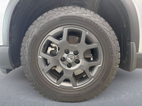 Used 2025 Honda Pilot TrailSport image 27