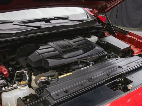 Used 2024 Nissan Titan SV w/ SV Convenience Package image 35