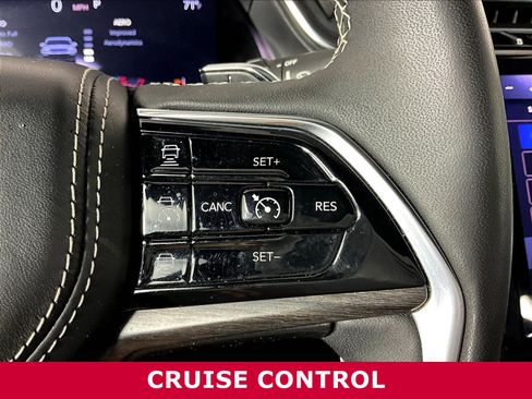 Used 2024 Jeep Grand Cherokee L Overland w/ Rear Seat Video Group I AWD/4WD image 12