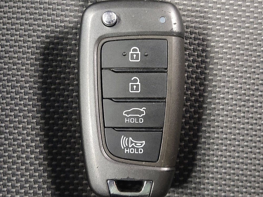 Used 2021 Hyundai Elantra SE FWD image 32