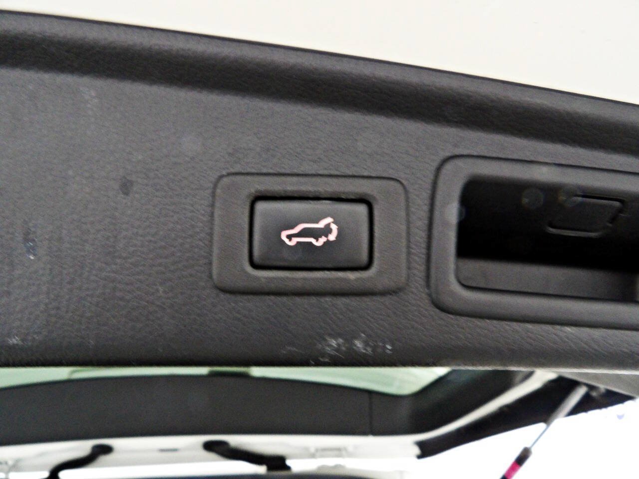 Used 2017 Subaru Forester 2.5i Touring AWD/4WD image 14