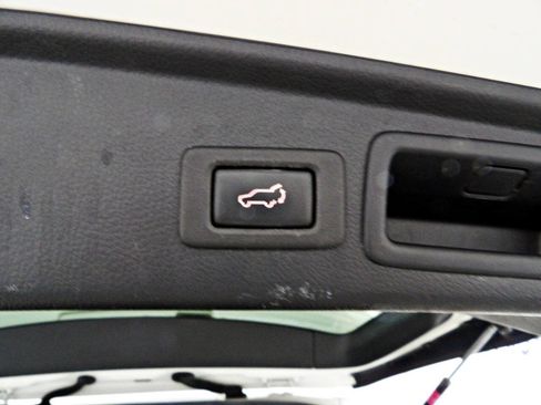 Used 2017 Subaru Forester 2.5i Touring AWD/4WD image 14