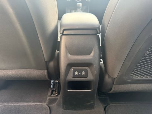Used 2025 Hyundai Venue SEL FWD image 11