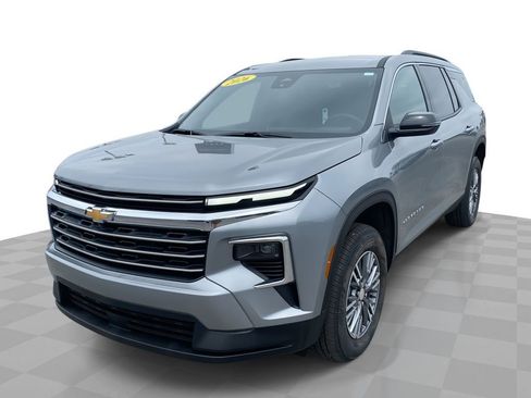 Certified 2026 Chevrolet Traverse LT FWD image 1