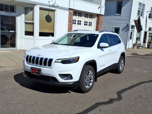 Used 2021 Jeep Cherokee Latitude Lux w/ Comfort/Convenience Group AWD/4WD image 2
