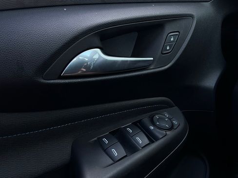 Used 2025 Buick Envista Sport Touring image 19