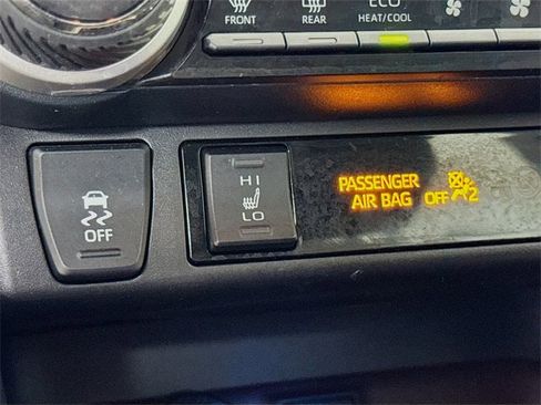 Used 2021 Toyota RAV4 Limited image 33