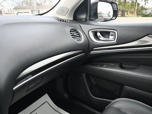 Used 2019 INFINITI QX60 Luxe w/ Essential Package image 30