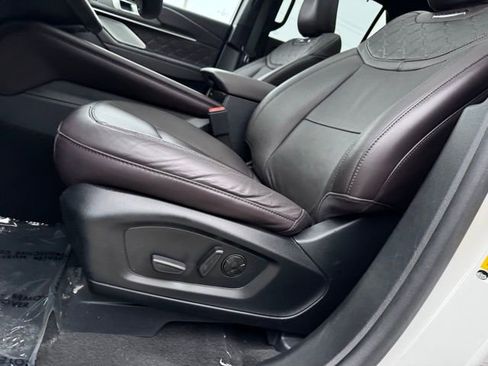 Certified 2025 Ford Explorer Platinum w/ Ultimate Package image 8