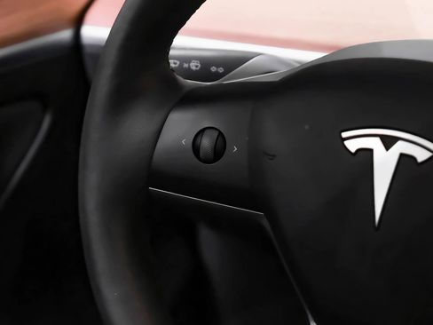 Used 2023 Tesla Model 3 Standard Range image 15