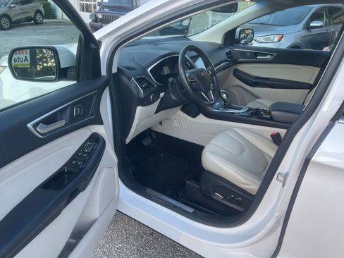 Used 2018 Ford Edge Titanium w/ Equipment Group 302A AWD/4WD image 11