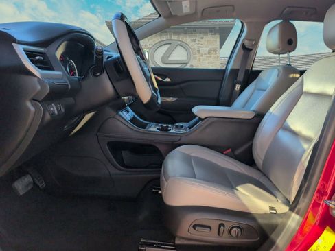 Used 2023 GMC Acadia SLE w/ Driver Convenience Package image 17