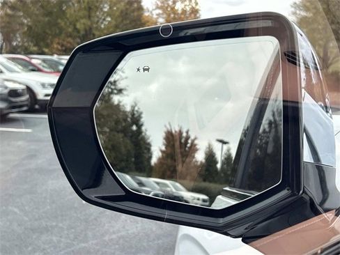 Used 2022 Chevrolet Suburban Premier image 16