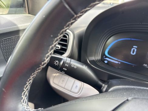 Certified 2023 Hyundai Venue SEL image 27