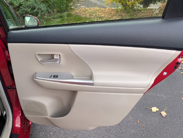 Used 2014 Toyota Prius V Five FWD image 29