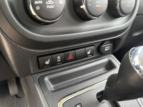 Used 2017 Jeep Patriot High Altitude AWD/4WD image 19