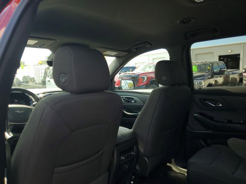 Used 2023 Chevrolet Traverse LT image 15