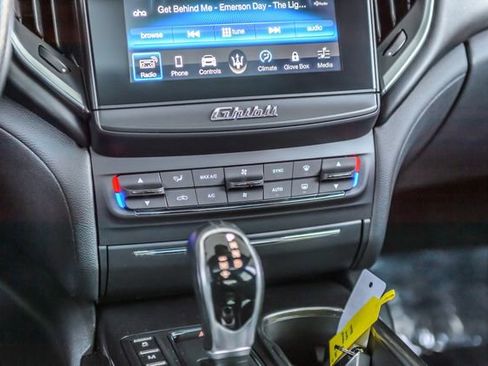 Used 2018 Maserati Ghibli GranSport image 31