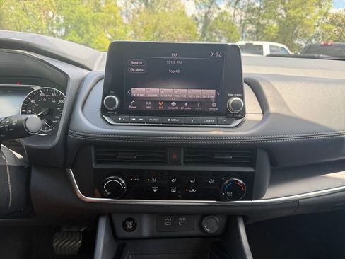 Used 2024 Nissan Rogue S FWD image 23