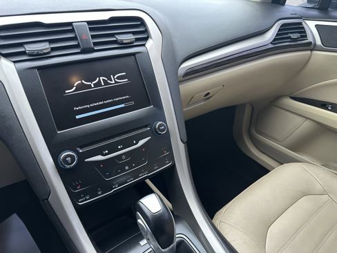 Used 2015 Ford Fusion SE w/ Equipment Group 202A FWD image 13