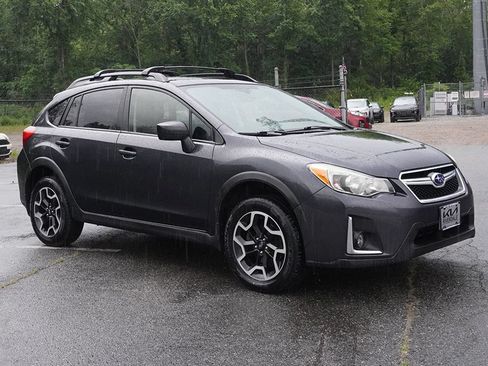Used 2017 Subaru Crosstrek 2.0i Premium AWD/4WD image 2