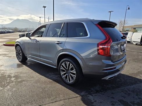 Used 2020 Volvo XC90 T8 Momentum image 4