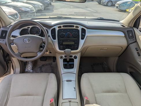 Used 2005 Toyota Highlander Limited image 12
