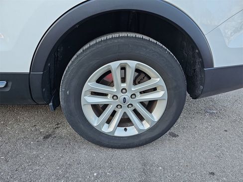 Used 2017 Ford Explorer XLT image 33