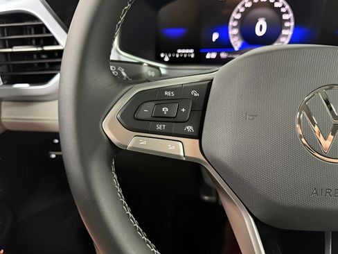 New 2025 Volkswagen Taos SE image 11