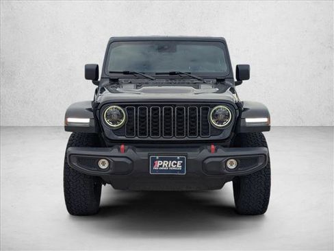 Used 2025 Jeep Wrangler Unlimited Rubicon AWD/4WD image 2