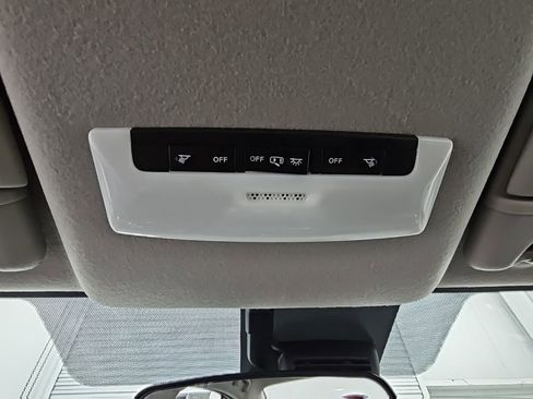 Used 2021 Nissan Versa SR image 20