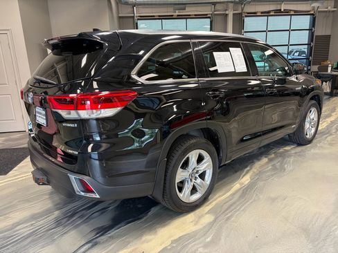 Used 2018 Toyota Highlander Limited AWD/4WD image 32