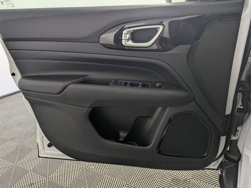 New 2026 Jeep Compass Latitude image 24