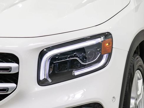 Used 2022 Mercedes-Benz GLB 250 4MATIC image 7